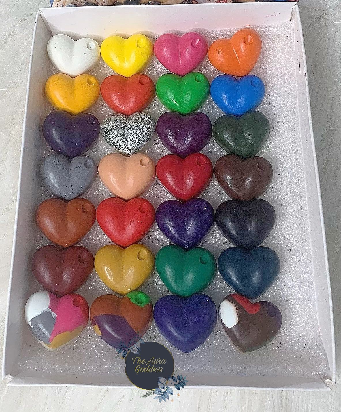 28 Heart crayons set